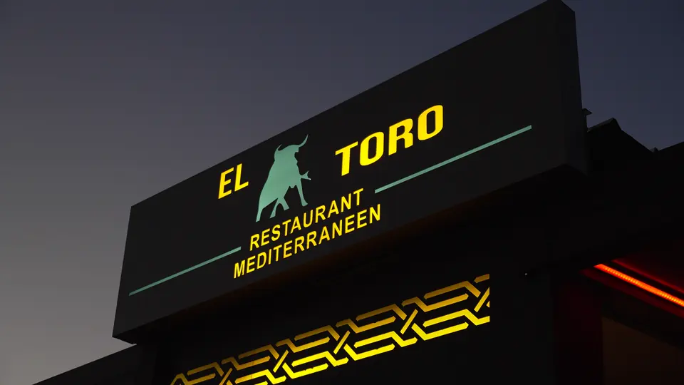 L’enseigne lumineuse d’El Toro, de nuit